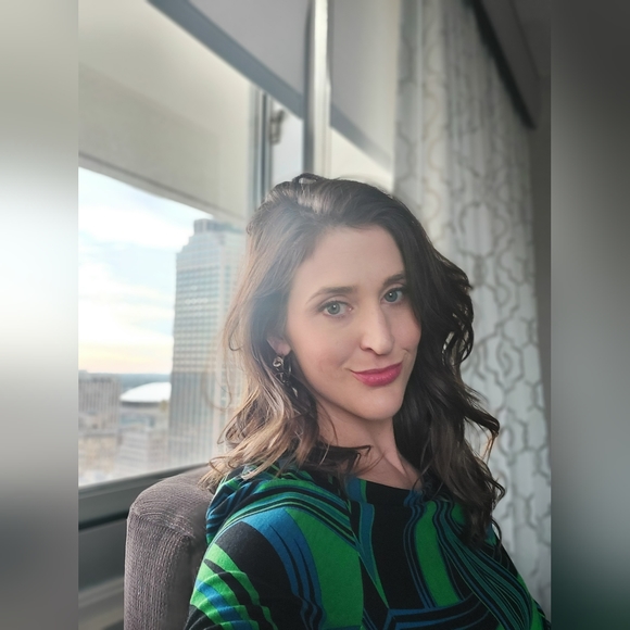 Meet your Posher, Jillian - Picture 1 of 2